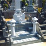 萩市霊園にて墓石移設工事を行いました。