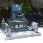 萩市大井墓地にて洋墓の建立工事を行いました。